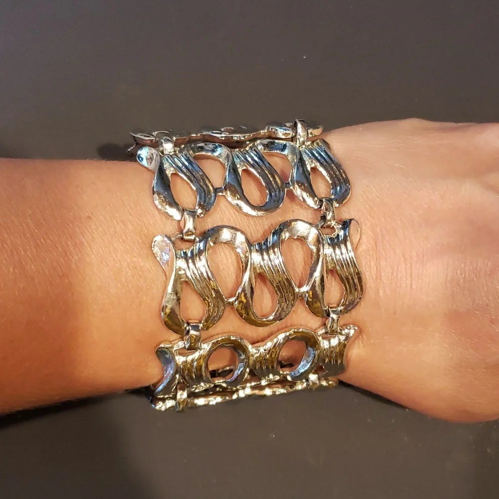 Silvertone bracelet - Picture 4 of 4